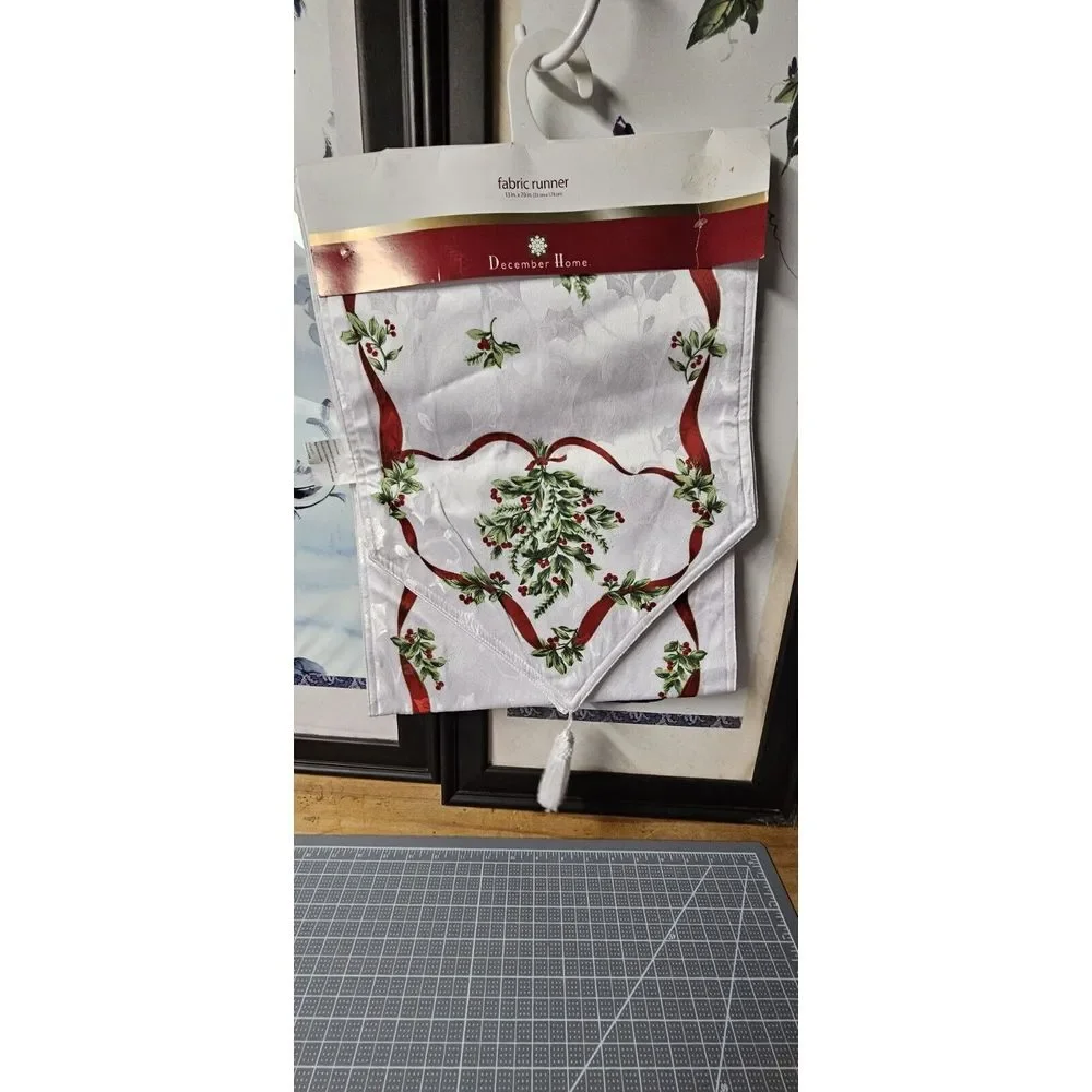 NWT December‎ Home fabric runner 13